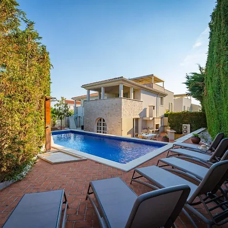 Carlotta In Vabriga - Haus Fuer 6 Personen *